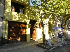 Viajero Colonia Hostel & Suites