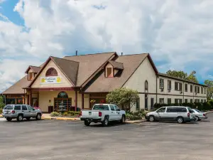 Econo Lodge & Suites