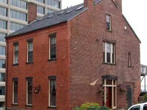 Chipman Hill Suites - Yeats House