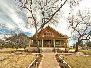 Iron Horse Inn
