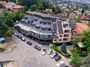 All Seasons Residence Hotel - Free Parking