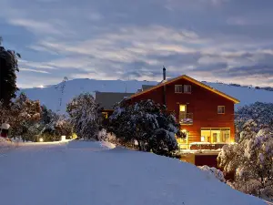 Summit Ridge Alpine Lodge