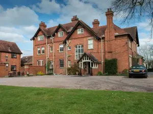 ดิ โอลด์ วิการาจ รีสเตอรองท์ วิธ รูมส์