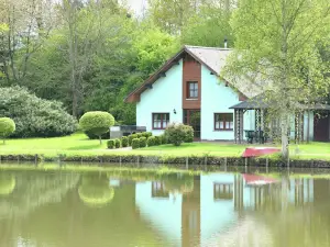 Quaint Chalet in Hannut With a Pond