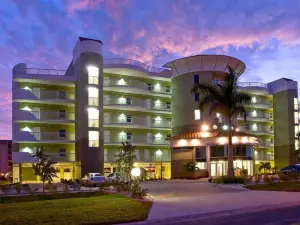 Crystal Palms Beach Resort