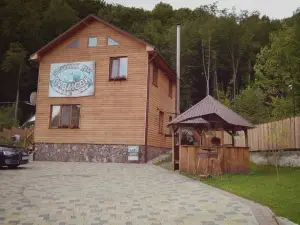 Sanatorium "Synyak" guest house "PROLYSOK"