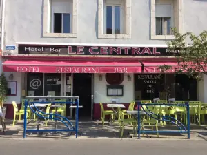 Le Central Hotel Bar Restaurant