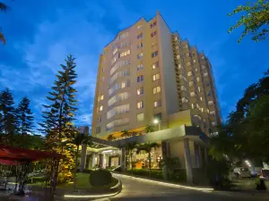 Khách sạn Halong Pearl