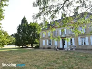 Vintage Mansion in Saint Aubin Sur Loire with Pool