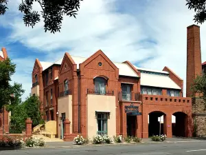 Majestic Old Lion Apartments