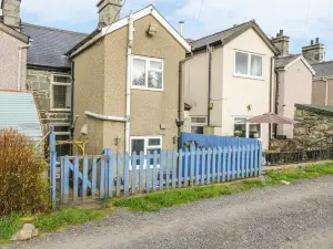 8 PEN Y Garreg