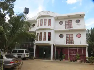Thampa Hotel