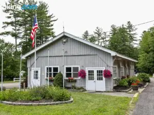 Tuxbury Pond Camping Resort Tiny House Murphy