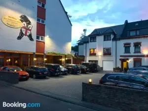Hotel & Weinhaus Zum Schwarzen Bären