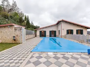 聖芒戈達奎諾的山谷景觀別墅配有熱水浴缸