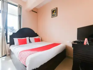 OYO 64604 Hotel Royal Nest
