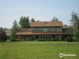 Yellowstone River Lodge
