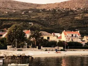 Apartments and Rooms Tomas