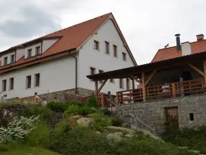 Hotelový a jezdecký areál Dvůr Krutěnice