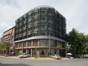Almond Hotel Bassac River