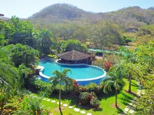 The Oaks Tamarindo Pool Front Condominiums Fast Wifi