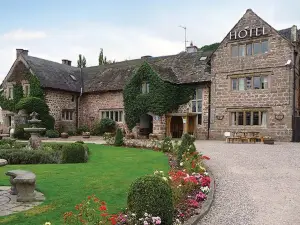 Old Court Hotel & Apartments