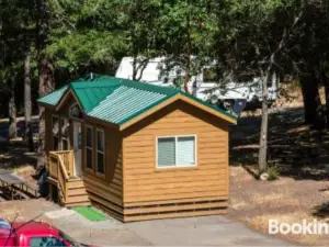 Russian River Camping Resort Cottage 9