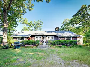 Classic 4Br on Oyster Pond w/ Dock & Boat Fleet 4 Bedrooms 3 Bathrooms Home