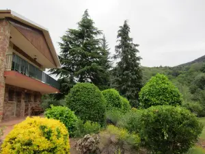普拉多倫戈 4 居之家飯店 - 美麗山景及專屬花園