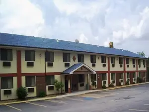 Super 8 by Wyndham Gardner