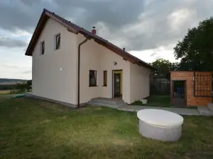 Lavish Villa in Rožmitál pod Tremšínem With Jacuzzi