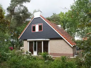 Nice Holiday Home With Garden, Near De Lemelerberg