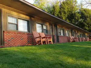 Birch Knoll Motel