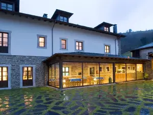 Hotel y Apartamentos Rurales l'Anceo