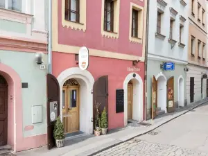 Hotel 100