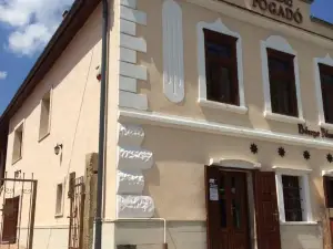 Preselo Pinceszet es Vendeghaz