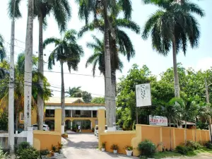 Palm Bay Guest House & Restaurant