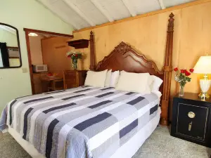 The Woods Hotel - Gay Lgbtq Cabins