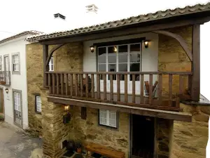 House with 4 Bedrooms in Chã de Alvares, with Enclosed Garden and Wifi Near the Beach