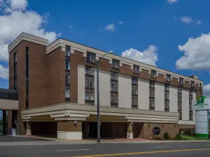 Quality Inn & Suites Downtown Mansfield