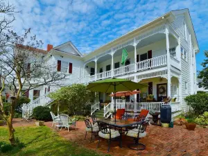 Pecan Tree Inn