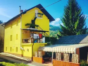 Pension Rožica Apartments and Rooms