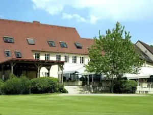 Logis Hôtel Golf le Domaine du Val de Sorne