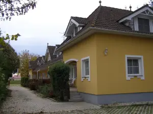 Óvár Apartman