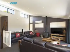 Acacia 2 - Modern 3Br Townhouse l Bath l WiFi l BBQ l Foxtel