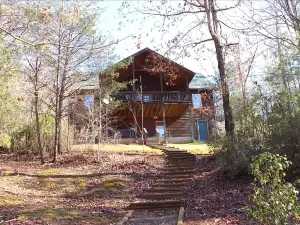 Creek Retreat 4 Bedrooms 3 Bathrooms Cabin