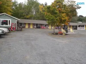 Dolan's Motel