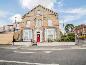 Diamonds Villa Near York Hospital