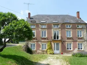Cottage in Champagne with Farm Views