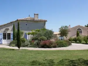 Le Domaine des Doucins & Spa, Gîte 4 étoiles, 10 Minutes de Jonzac Piscine et Spa